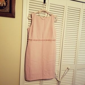 Classic looking dusty pink dress
